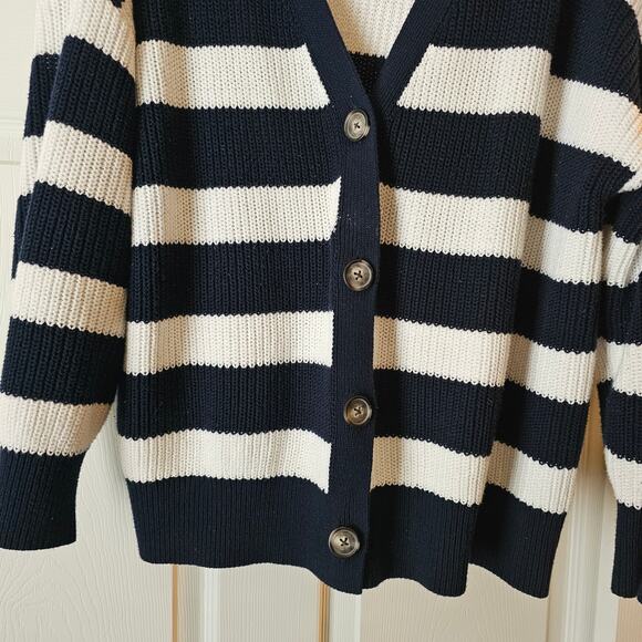 Old navy white and blue striped chunky cozy button up cardigan plus size XXL - Picture 3 of 5